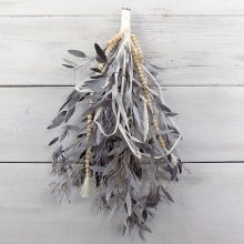 Eukaliptusz csokor, fagyönggyel, rafiával  30x48cm