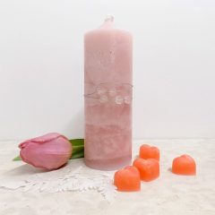 Nagy rusztikus gyertya, rózsakvarc gyöngyel 6x17cm