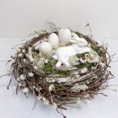 Húsvéti aszataldísz, porcelán nyuszival.∅:35-40 cm