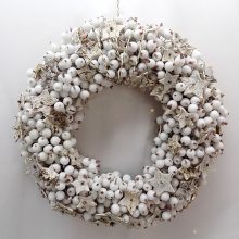 Fehér hóbogyós koszorú, nyírfa csillagokkal ∅:30cm