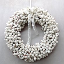 Fehér hóbogyós koszorú, ledes világítással ∅:28cm