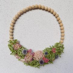 Hortenziás ajtódísz, fagolyó alapon 30 cm