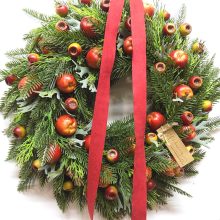 Műfenyő koszorú, élethű almákkal és bogyókkal ∅:50 cm