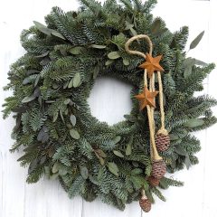   Nagy élőnövény koszorú nobilis fenyőből, eukaliptusszal ∅:55-58 cm