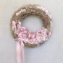 Selyemvirág ajtódísz szőlővessző alapon. ∅:33cm