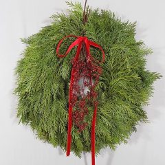 Élőnövény koszorú,  {7féle} piros díszítéssel 44cm