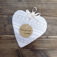 Levendulaszív, anyáknapi kísérő cimkével.  15x15 cm 