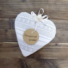 Levendulaszív, anyáknapi kísérő cimkével.  15x15 cm 