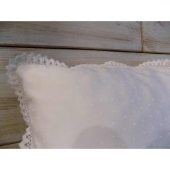 Díszpárna pöttyös, csipkeszéllel  41x36