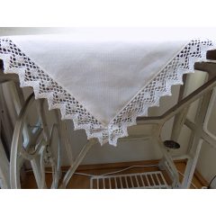 Csipkésszélű asztalterítő, asztalközép 60x60cm
