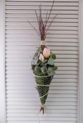   Drót virágtartó tulipánnal, ágakkal, falidísz, ajtódísz. 16x70-75